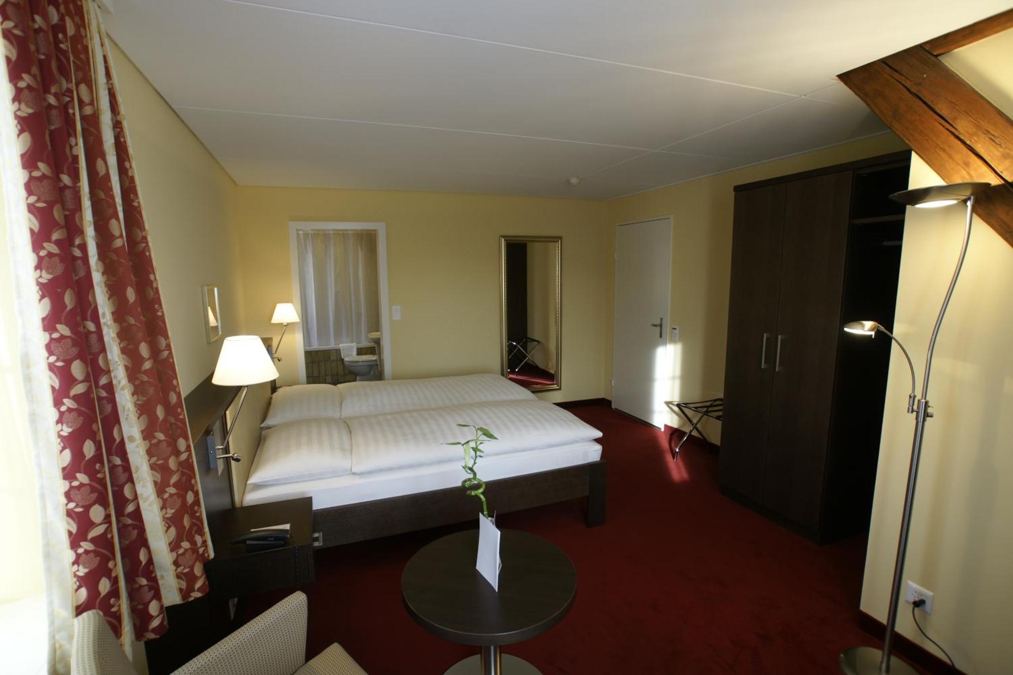 Ochsen Lenzburg Hotel Bagian luar foto