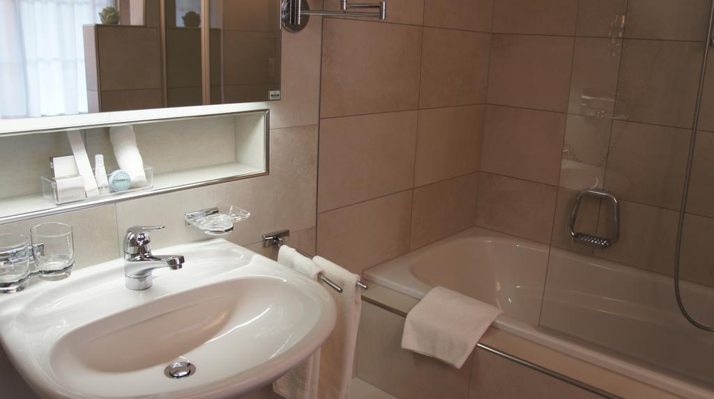 Ochsen Lenzburg Hotel Bagian luar foto