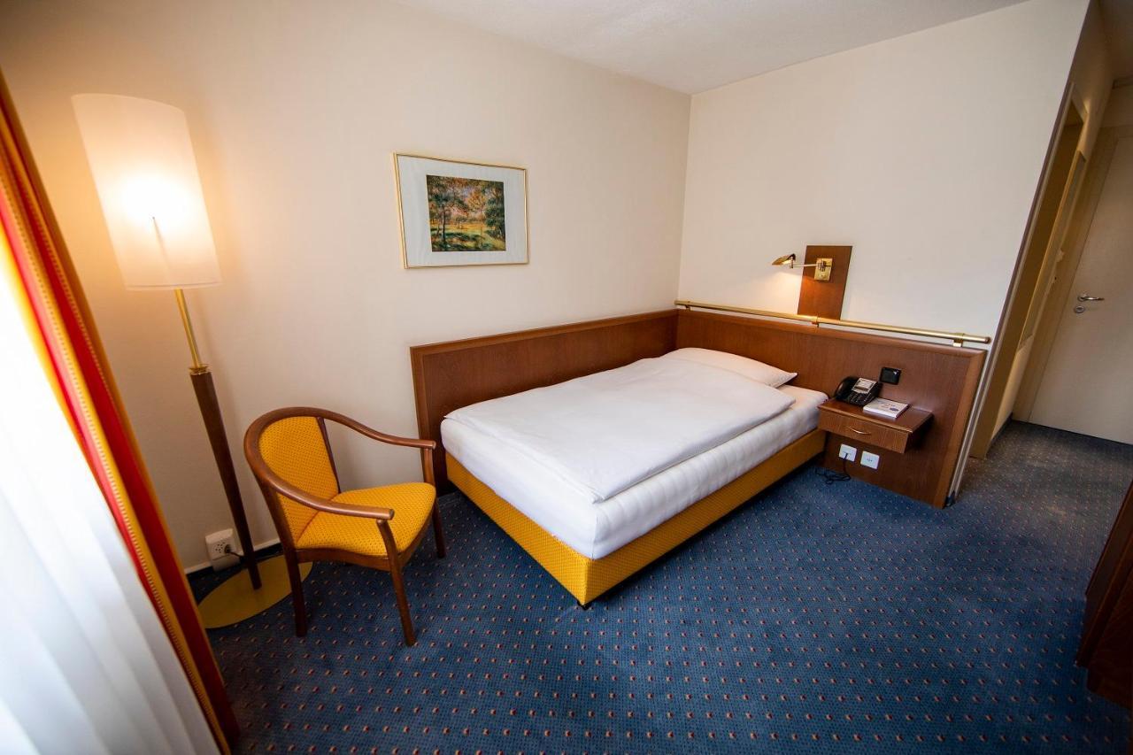 Ochsen Lenzburg Hotel Bagian luar foto